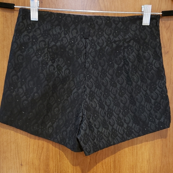 Black shorts - Picture 2 of 3
